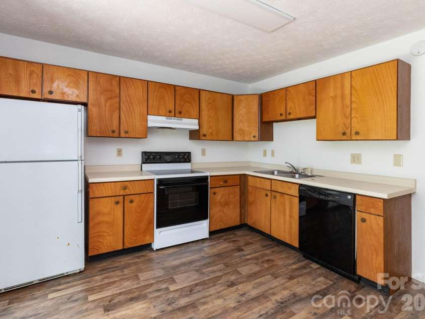 404 Buck Cove Terrace, Asheville, NC 28805.  MLS# CAR4418908, YatesRealty ID 47641. 