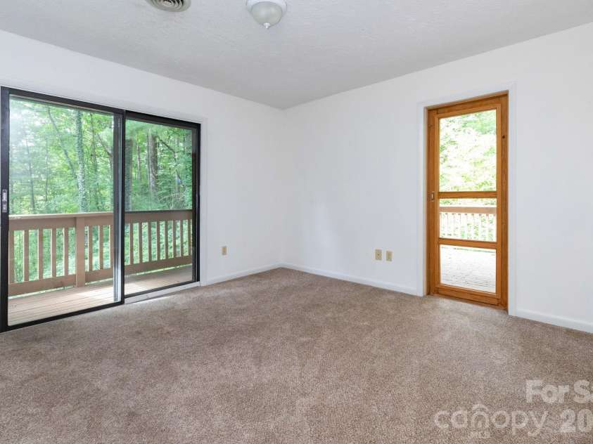 404 Buck Cove Terrace, Asheville, NC 28805.  MLS# CAR4418908, YatesRealty ID 47641. 