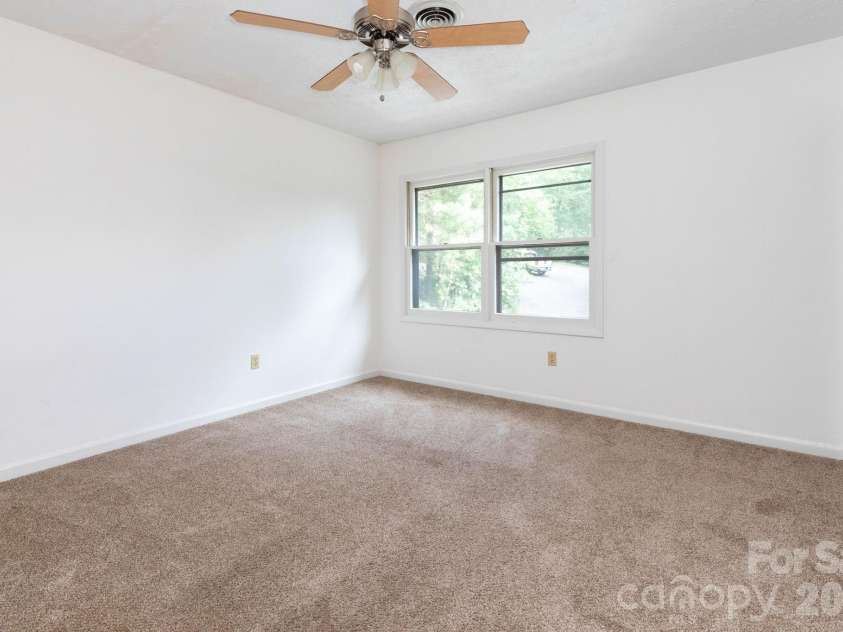 404 Buck Cove Terrace, Asheville, NC 28805.  MLS# CAR4418908, YatesRealty ID 47641. 