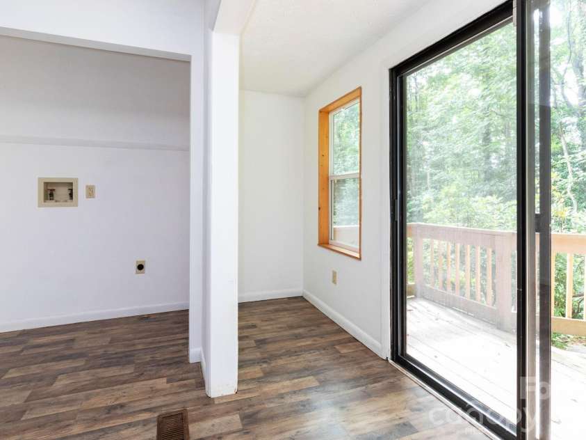 404 Buck Cove Terrace, Asheville, NC 28805.  MLS# CAR4418908, YatesRealty ID 47641. 