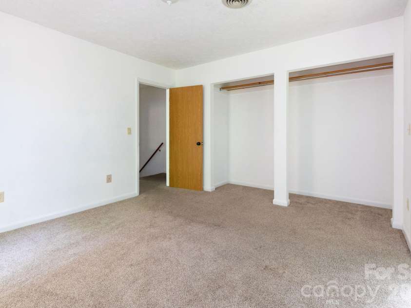 404 Buck Cove Terrace, Asheville, NC 28805.  MLS# CAR4418908, YatesRealty ID 47641. 