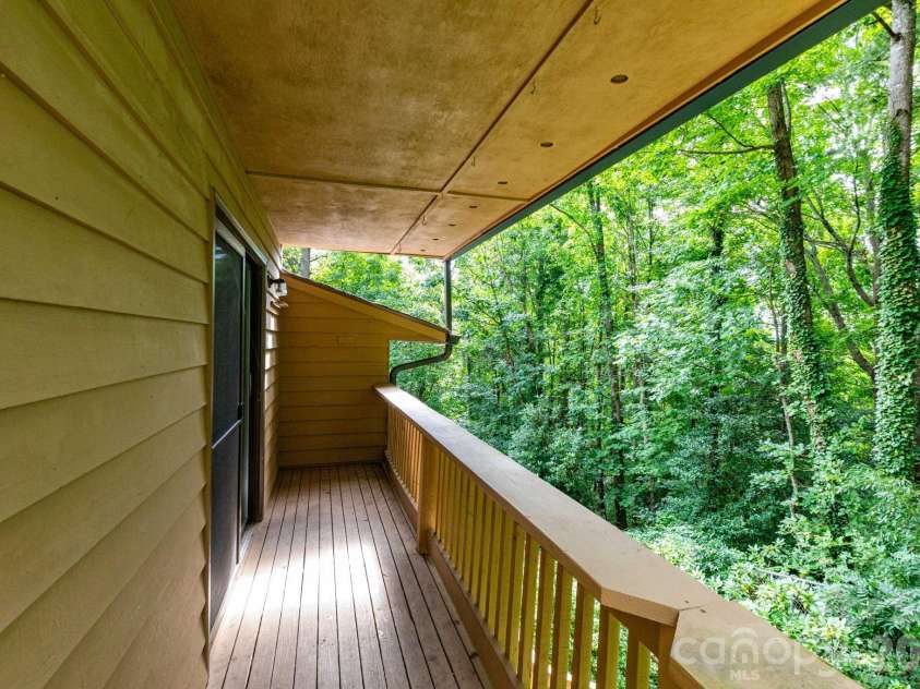 404 Buck Cove Terrace, Asheville, NC 28805.  MLS# CAR4418908, YatesRealty ID 47641. 