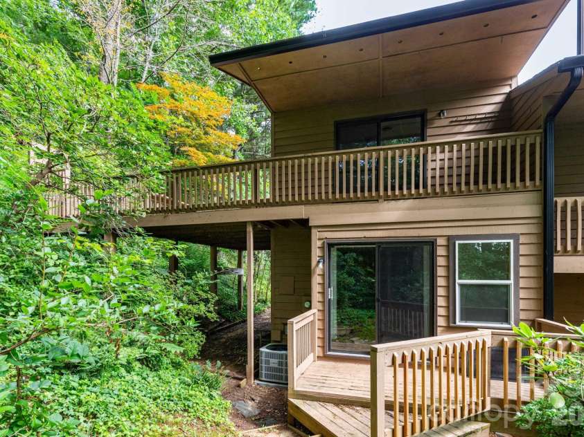 404 Buck Cove Terrace, Asheville, NC 28805.  MLS# CAR4418908, YatesRealty ID 47641. 