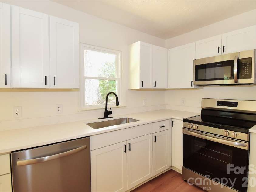 19 Ridge Place, Arden, NC 28704.  MLS# CAR4418329, YatesRealty ID 47649. 
