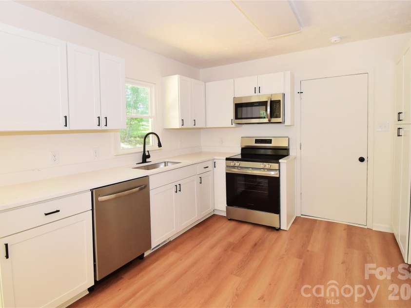 19 Ridge Place, Arden, NC 28704.  MLS# CAR4418329, YatesRealty ID 47649. 