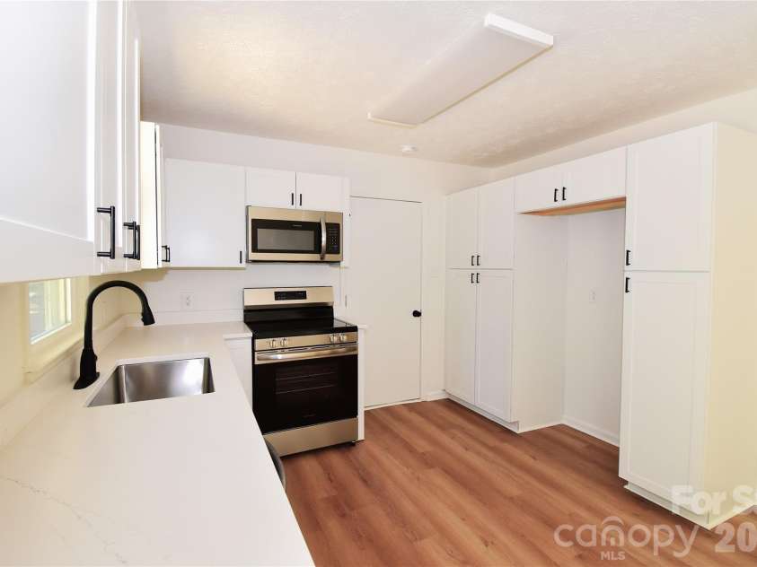 19 Ridge Place, Arden, NC 28704.  MLS# CAR4418329, YatesRealty ID 47649. 