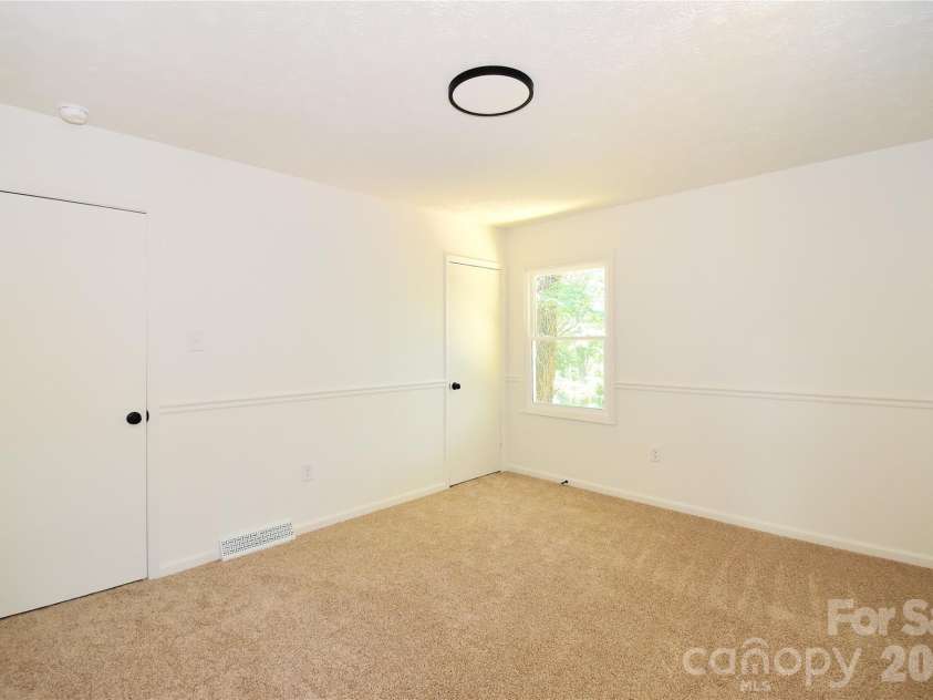 19 Ridge Place, Arden, NC 28704.  MLS# CAR4418329, YatesRealty ID 47649. 