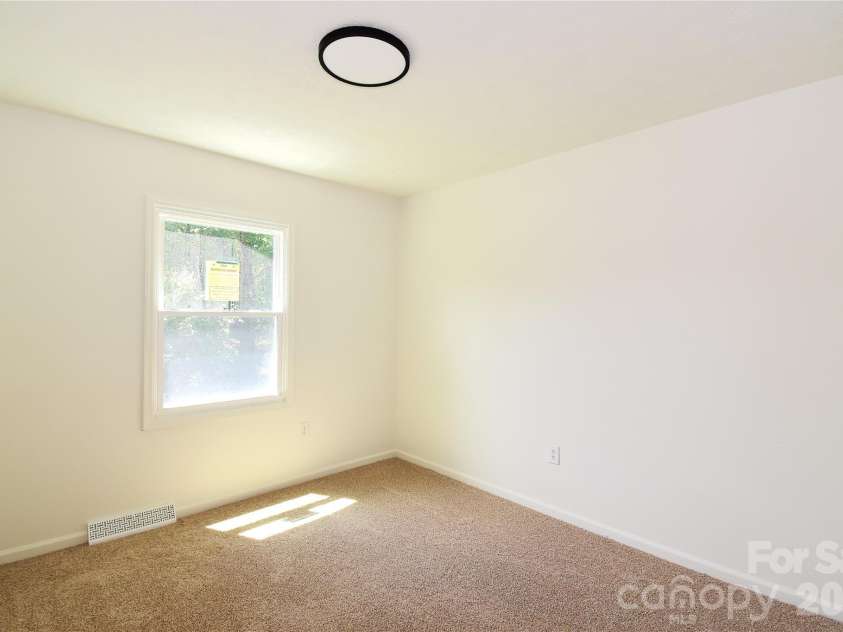 19 Ridge Place, Arden, NC 28704.  MLS# CAR4418329, YatesRealty ID 47649. 