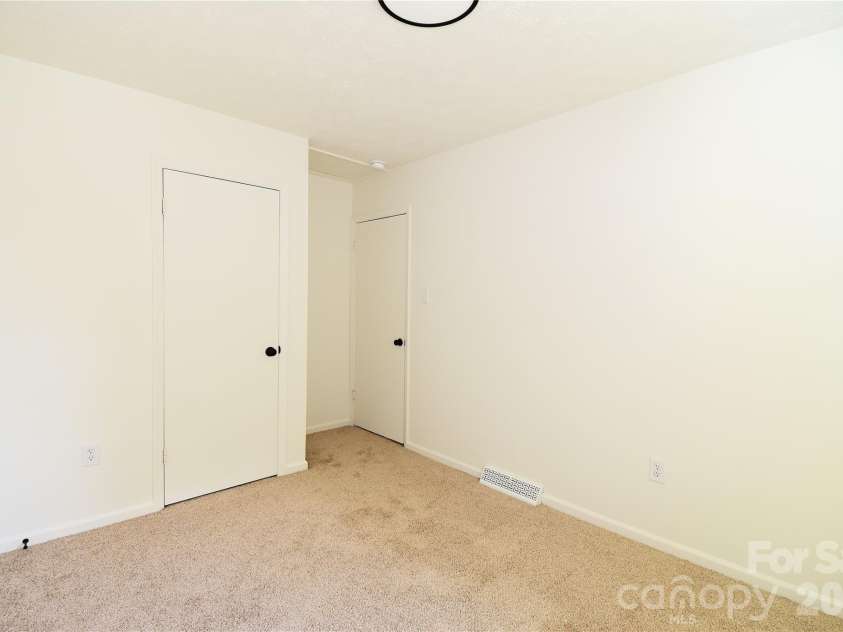 19 Ridge Place, Arden, NC 28704.  MLS# CAR4418329, YatesRealty ID 47649. 
