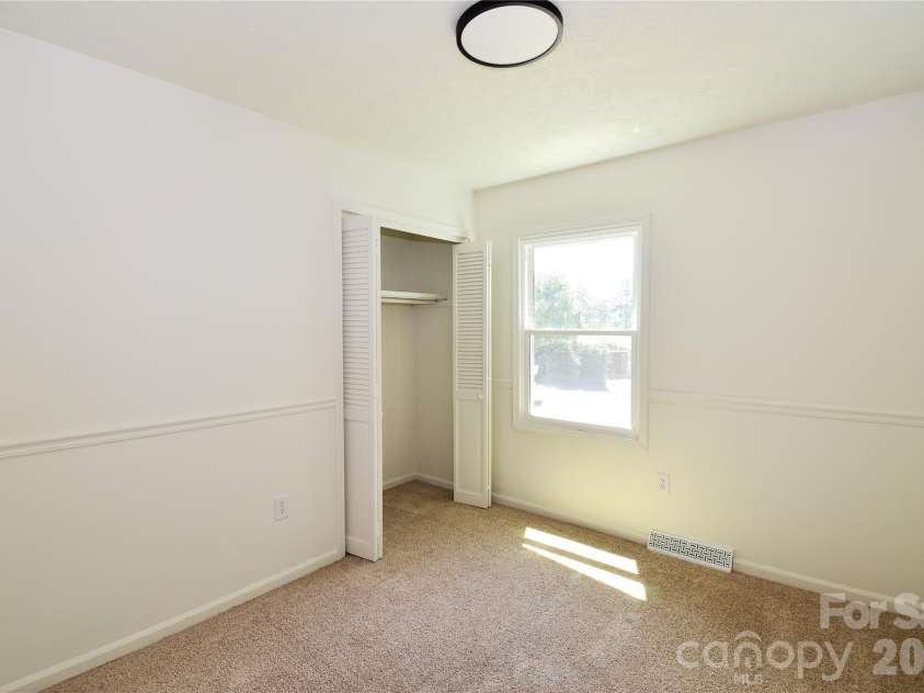 19 Ridge Place, Arden, NC 28704.  MLS# CAR4418329, YatesRealty ID 47649. 