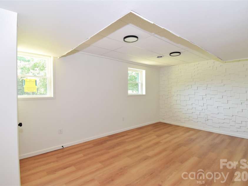 19 Ridge Place, Arden, NC 28704.  MLS# CAR4418329, YatesRealty ID 47649. 