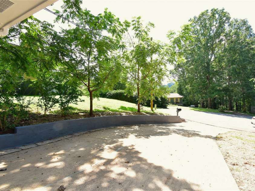 19 Ridge Place, Arden, NC 28704.  MLS# CAR4418329, YatesRealty ID 47649. 