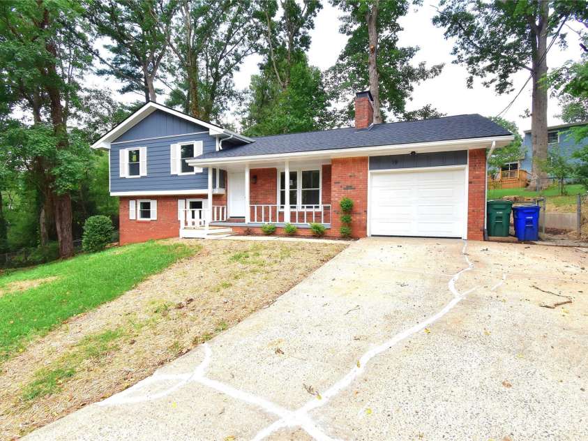19 Ridge Place, Arden, NC 28704.  MLS# CAR4418329, YatesRealty ID 47649. 
