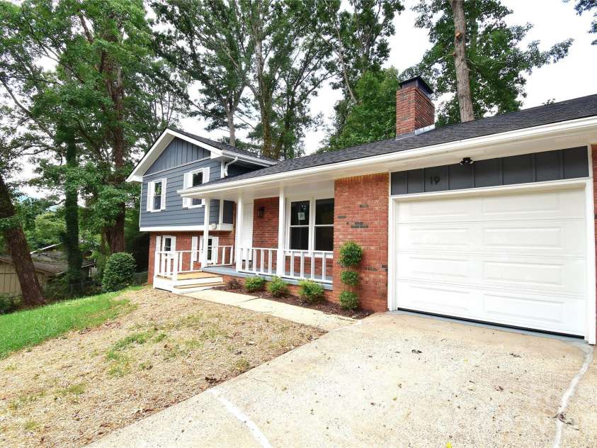 19 Ridge Place, Arden, NC 28704.  MLS# CAR4418329, YatesRealty ID 47649. 