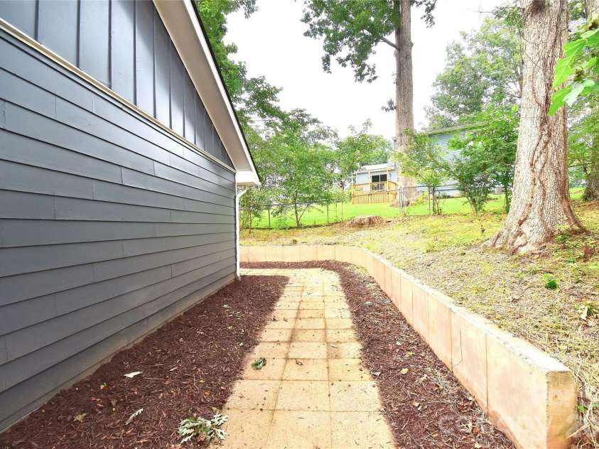 19 Ridge Place, Arden, NC 28704.  MLS# CAR4418329, YatesRealty ID 47649. 