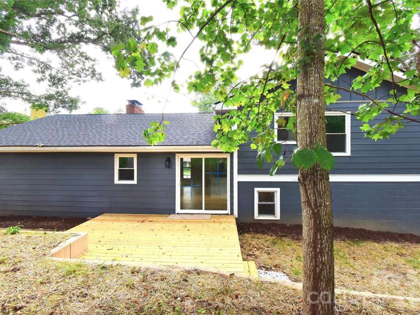 19 Ridge Place, Arden, NC 28704.  MLS# CAR4418329, YatesRealty ID 47649. 