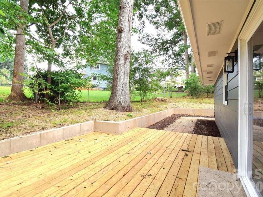 19 Ridge Place, Arden, NC 28704.  MLS# CAR4418329, YatesRealty ID 47649. 