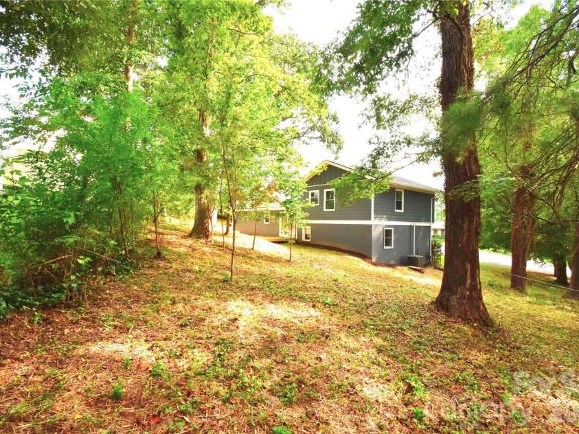 19 Ridge Place, Arden, NC 28704.  MLS# CAR4418329, YatesRealty ID 47649. 