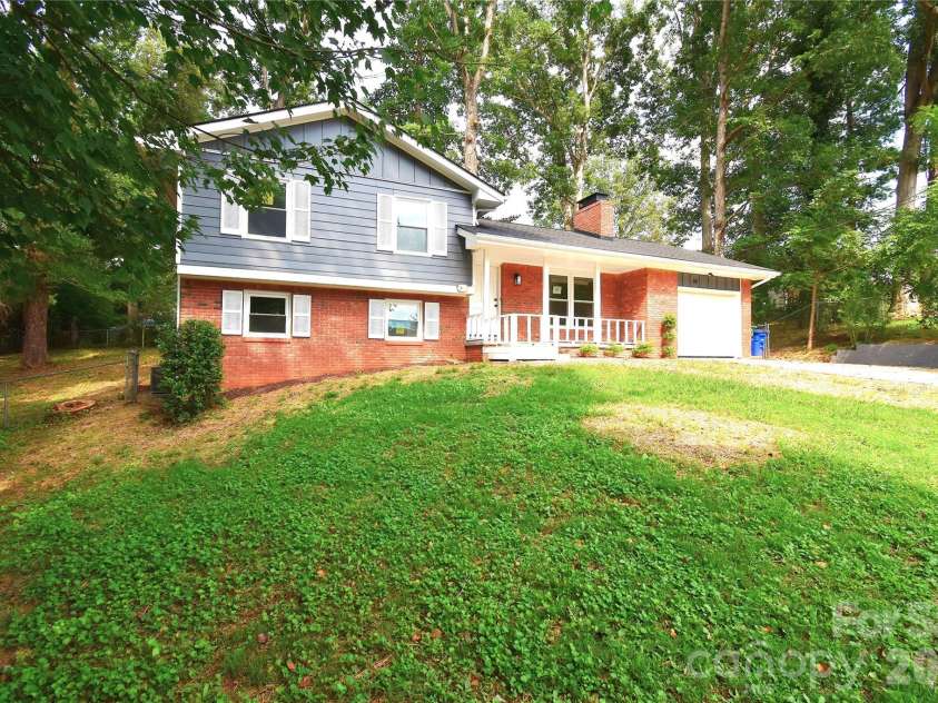 19 Ridge Place, Arden, NC 28704.  MLS# CAR4418329, YatesRealty ID 47649. 
