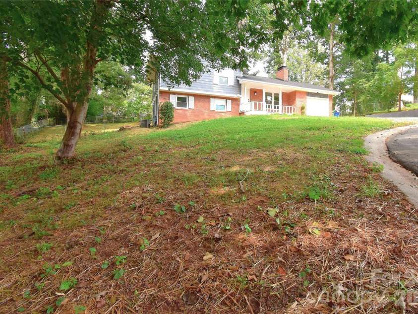 19 Ridge Place, Arden, NC 28704.  MLS# CAR4418329, YatesRealty ID 47649. 