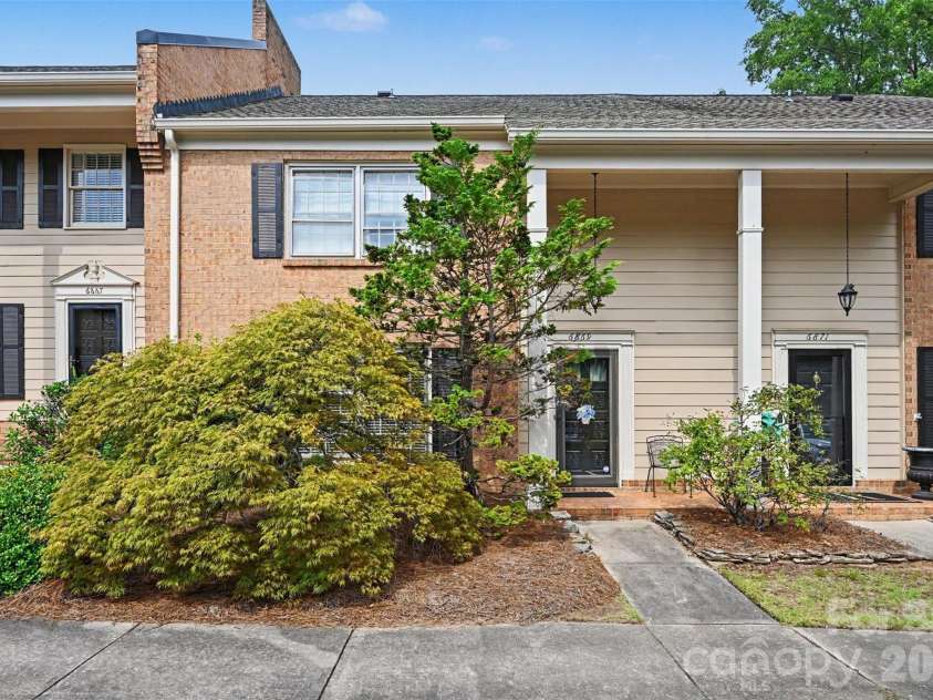 6869 Dumbarton Drive, Charlotte, NC 28210.  MLS# CAR4416810, YatesRealty ID 47650. 