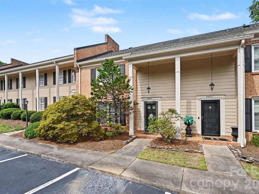 6869 Dumbarton Drive, Charlotte, NC 28210.  MLS# CAR4416810, YatesRealty ID 47650. 