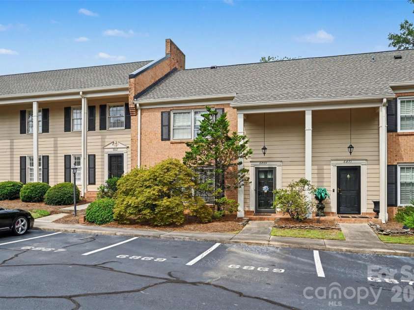 6869 Dumbarton Drive, Charlotte, NC 28210.  MLS# CAR4416810, YatesRealty ID 47650. 