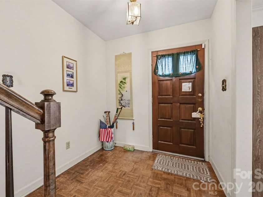 6869 Dumbarton Drive, Charlotte, NC 28210.  MLS# CAR4416810, YatesRealty ID 47650. 