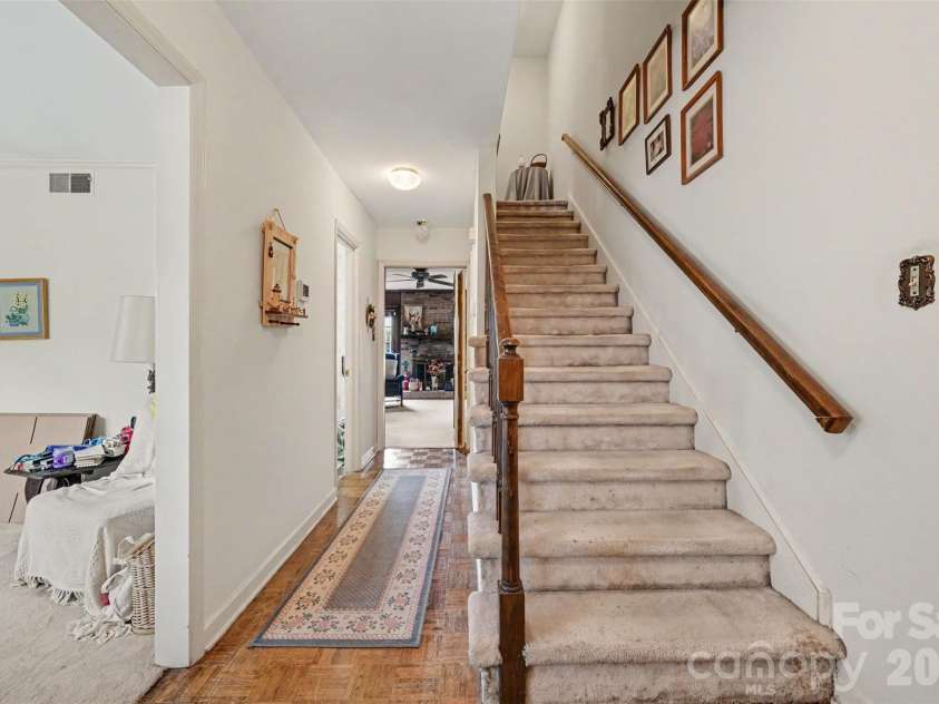 6869 Dumbarton Drive, Charlotte, NC 28210.  MLS# CAR4416810, YatesRealty ID 47650. 