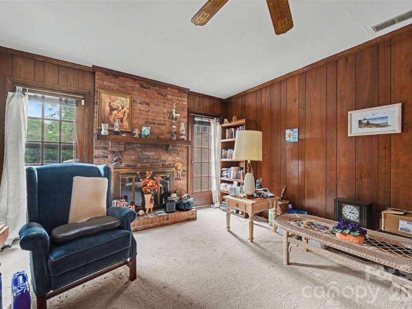 6869 Dumbarton Drive, Charlotte, NC 28210.  MLS# CAR4416810, YatesRealty ID 47650. 
