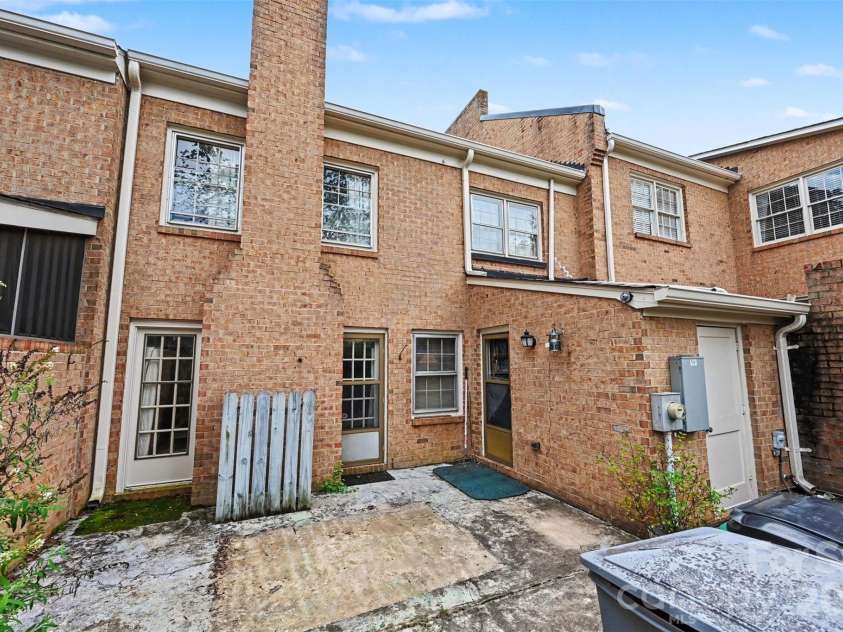 6869 Dumbarton Drive, Charlotte, NC 28210.  MLS# CAR4416810, YatesRealty ID 47650. 