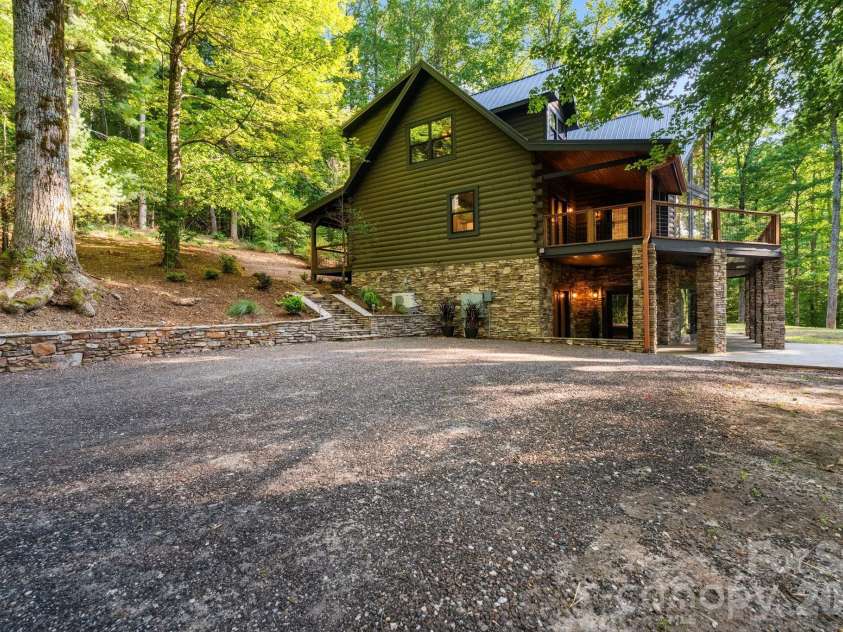 40 Boulder Lane, Hendersonville, NC 28792.  MLS# CAR4418960, YatesRealty ID 47652. 