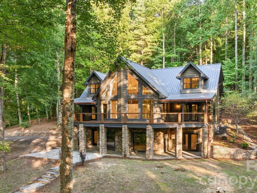 40 Boulder Lane, Hendersonville, NC 28792.  MLS# CAR4418960, YatesRealty ID 47652. 