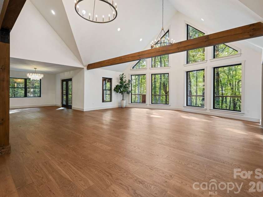 40 Boulder Lane, Hendersonville, NC 28792.  MLS# CAR4418960, YatesRealty ID 47652. 