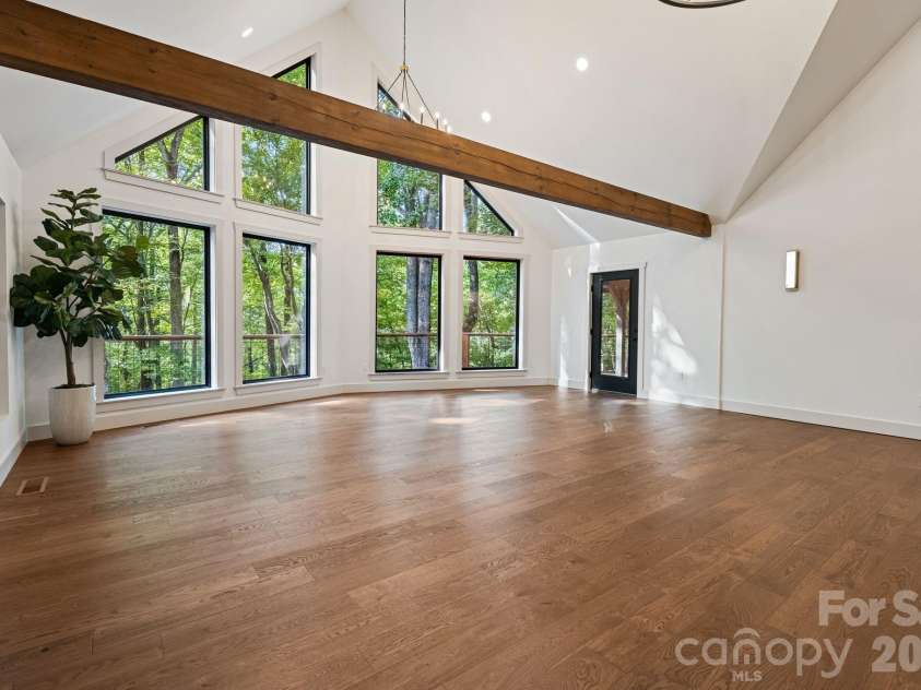 40 Boulder Lane, Hendersonville, NC 28792.  MLS# CAR4418960, YatesRealty ID 47652. 