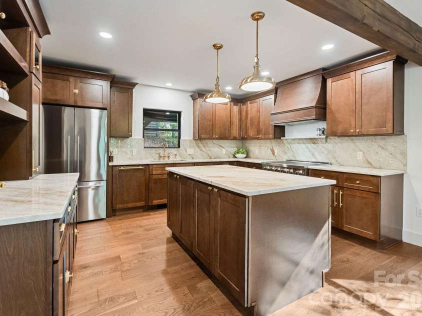 40 Boulder Lane, Hendersonville, NC 28792.  MLS# CAR4418960, YatesRealty ID 47652. 