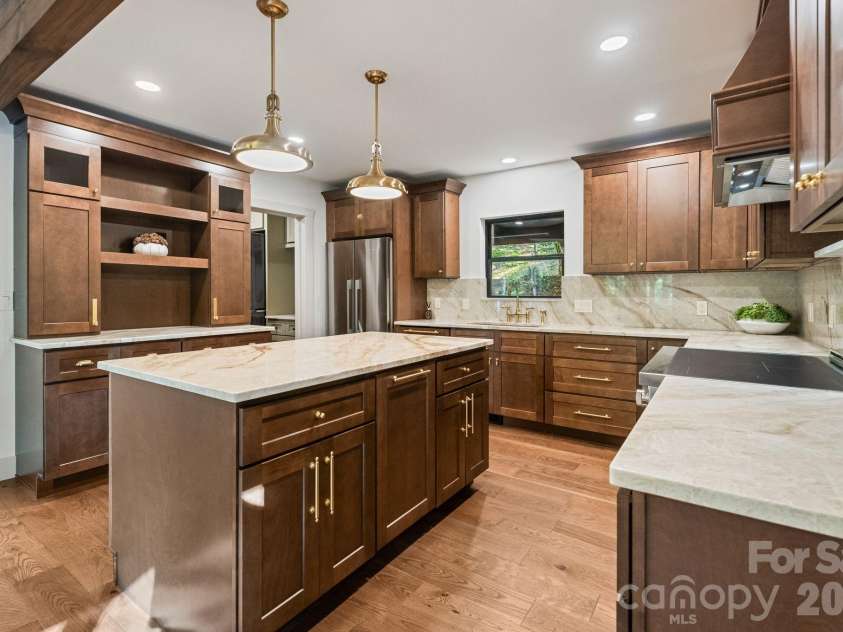40 Boulder Lane, Hendersonville, NC 28792.  MLS# CAR4418960, YatesRealty ID 47652. 