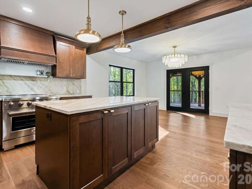 40 Boulder Lane, Hendersonville, NC 28792.  MLS# CAR4418960, YatesRealty ID 47652. 
