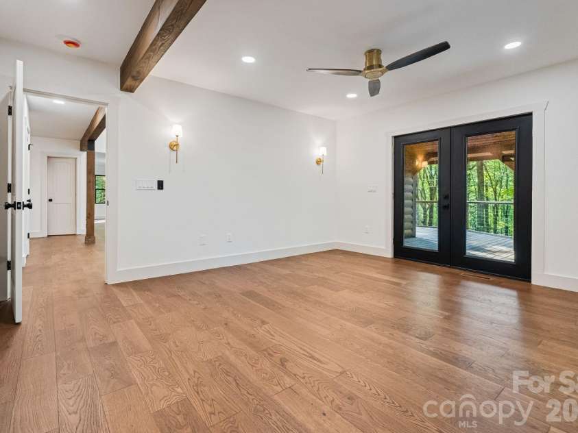 40 Boulder Lane, Hendersonville, NC 28792.  MLS# CAR4418960, YatesRealty ID 47652. 