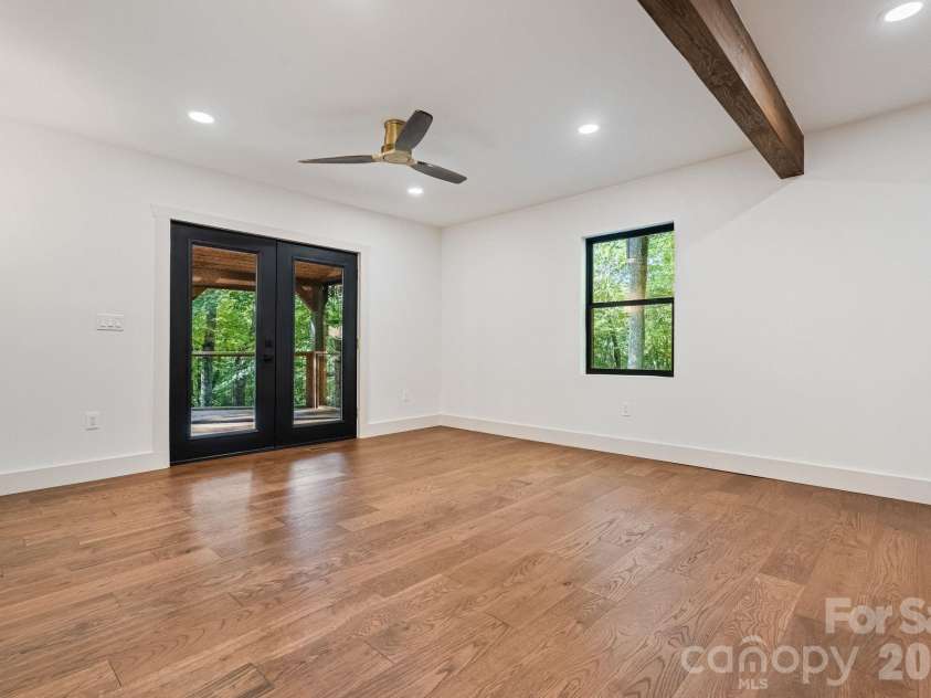 40 Boulder Lane, Hendersonville, NC 28792.  MLS# CAR4418960, YatesRealty ID 47652. 