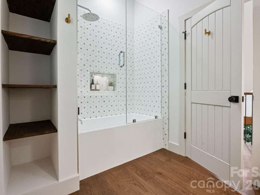 40 Boulder Lane, Hendersonville, NC 28792.  MLS# CAR4418960, YatesRealty ID 47652. 