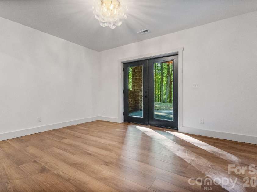 40 Boulder Lane, Hendersonville, NC 28792.  MLS# CAR4418960, YatesRealty ID 47652. 