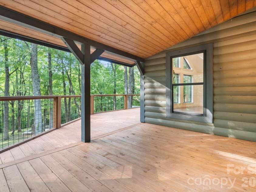 40 Boulder Lane, Hendersonville, NC 28792.  MLS# CAR4418960, YatesRealty ID 47652. 