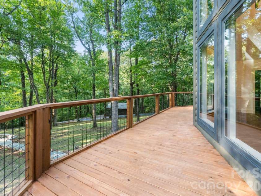 40 Boulder Lane, Hendersonville, NC 28792.  MLS# CAR4418960, YatesRealty ID 47652. 