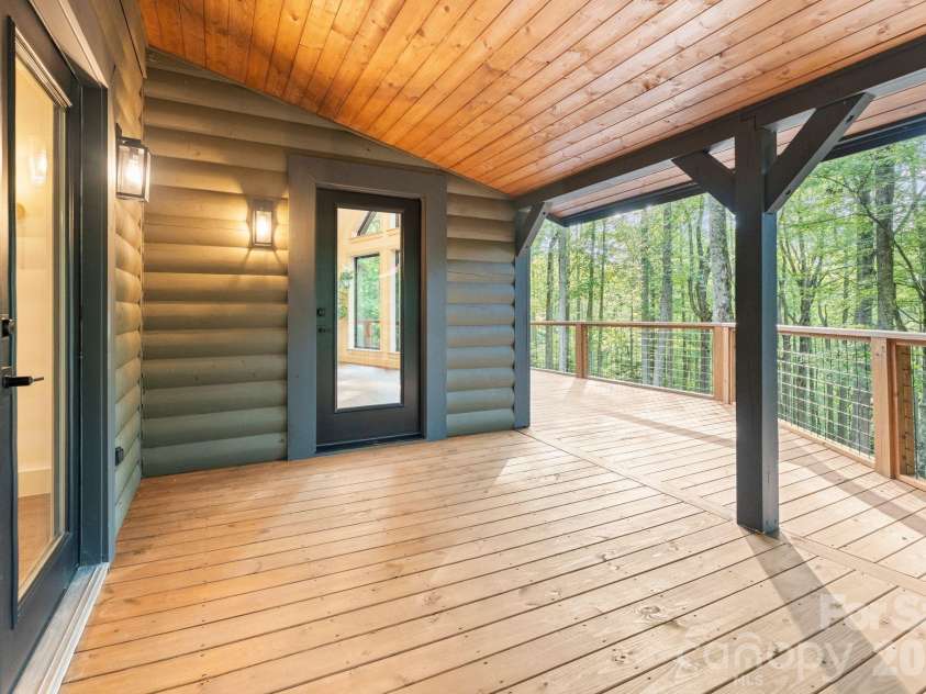 40 Boulder Lane, Hendersonville, NC 28792.  MLS# CAR4418960, YatesRealty ID 47652. 