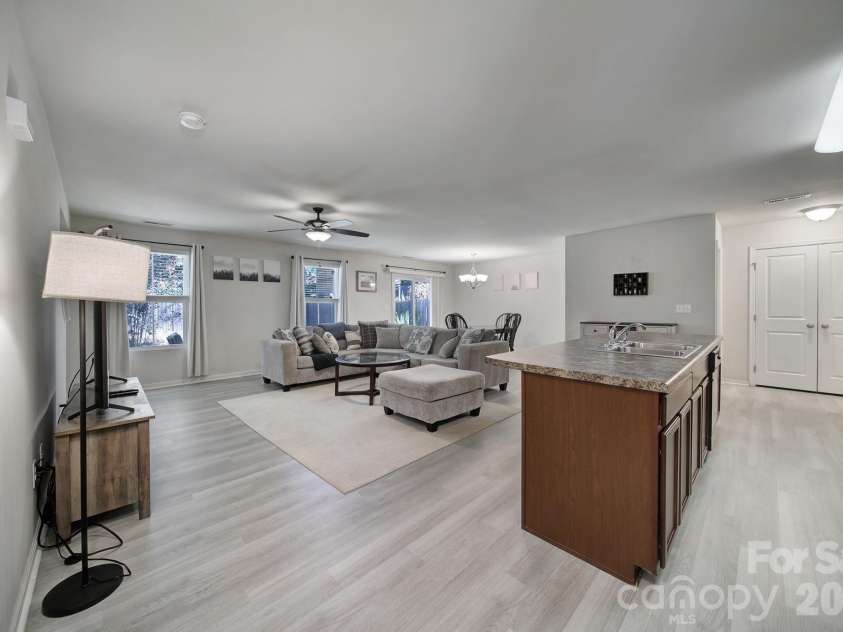 1611 Hooper Court, Charlotte, NC 28212.  MLS# CAR4418892, YatesRealty ID 47653. 