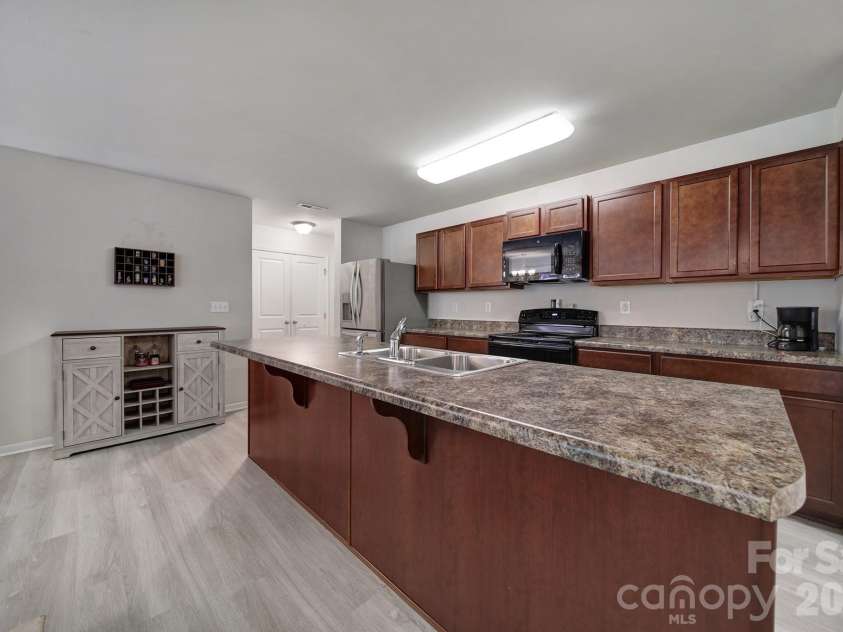 1611 Hooper Court, Charlotte, NC 28212.  MLS# CAR4418892, YatesRealty ID 47653. 