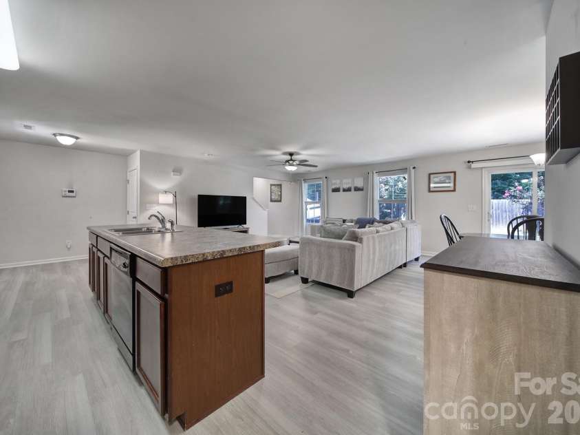 1611 Hooper Court, Charlotte, NC 28212.  MLS# CAR4418892, YatesRealty ID 47653. 