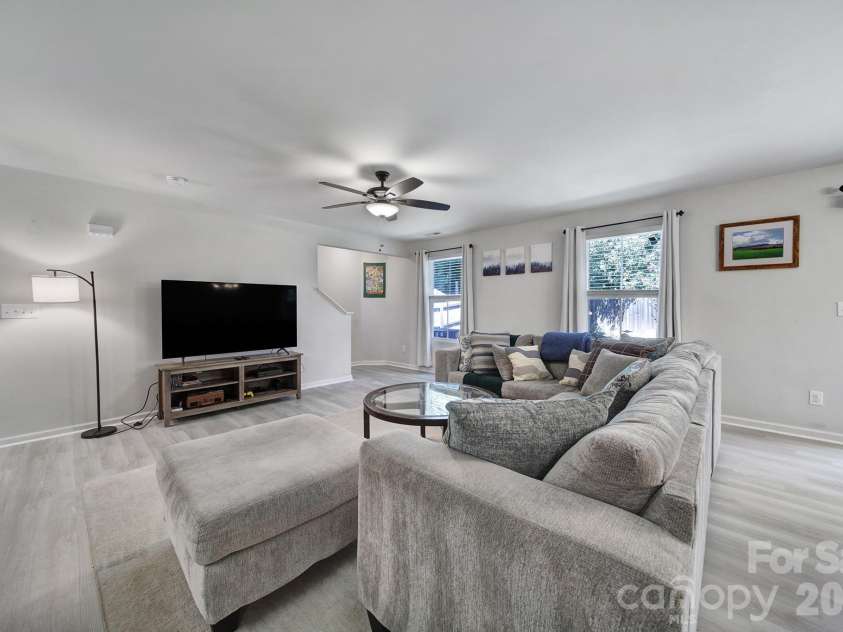 1611 Hooper Court, Charlotte, NC 28212.  MLS# CAR4418892, YatesRealty ID 47653. 