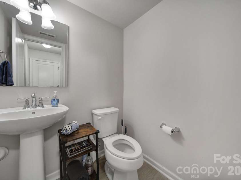 1611 Hooper Court, Charlotte, NC 28212.  MLS# CAR4418892, YatesRealty ID 47653. First floor half bathroom.